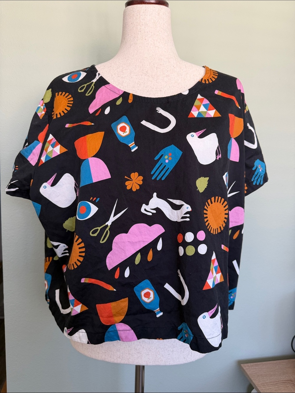 Cooper Union Printed Short Sleeve Top - Black with Coral & Cream Accents